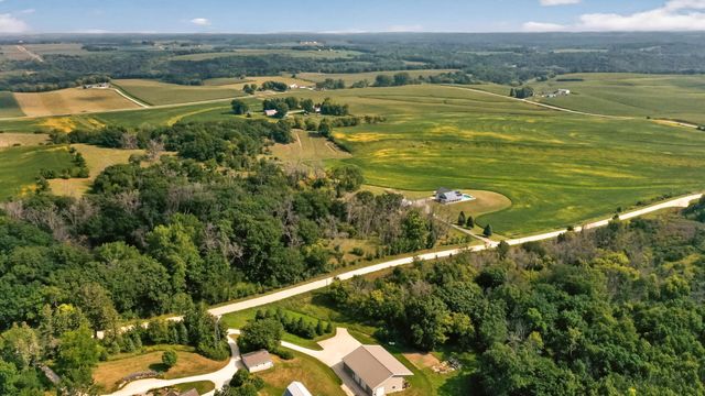 4459 130th Street NW, Mazeppa, MN 55956