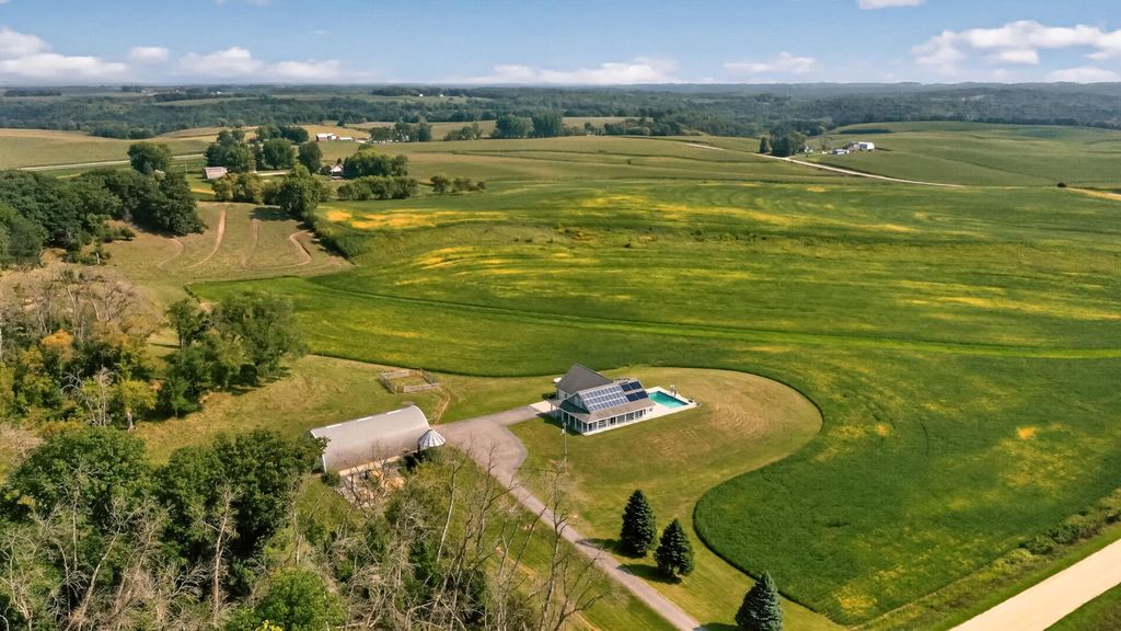 4459 130th Street NW, Mazeppa, MN 55956
