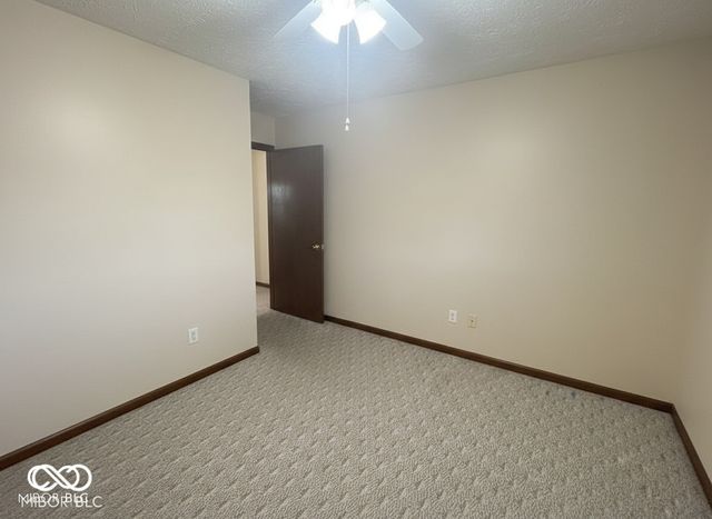 1210 Apple Valley Road, Greenwood, IN 46142