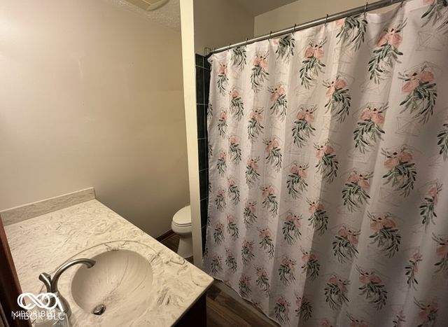 1210 Apple Valley Road, Greenwood, IN 46142