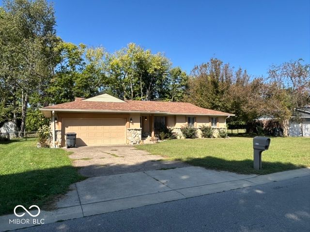 1210 Apple Valley Road, Greenwood, IN 46142