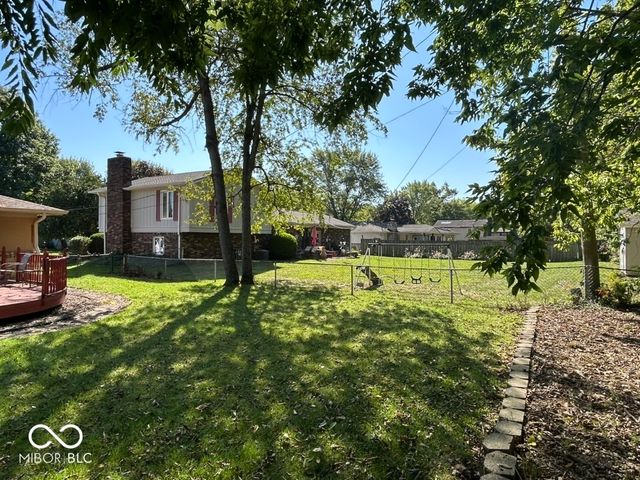 1210 Apple Valley Road, Greenwood, IN 46142