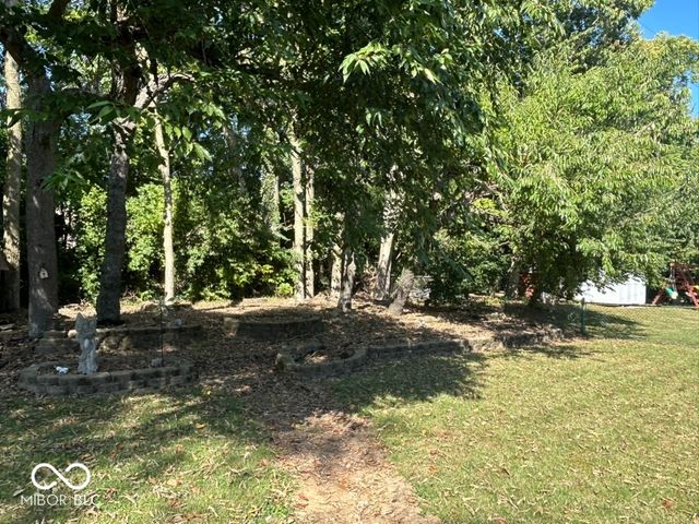 1210 Apple Valley Road, Greenwood, IN 46142