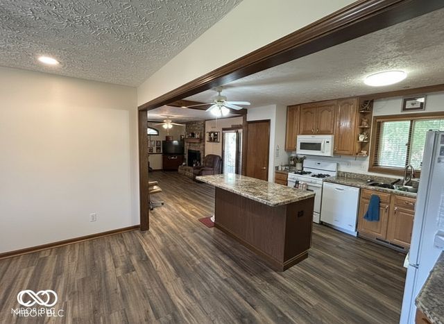 1210 Apple Valley Road, Greenwood, IN 46142