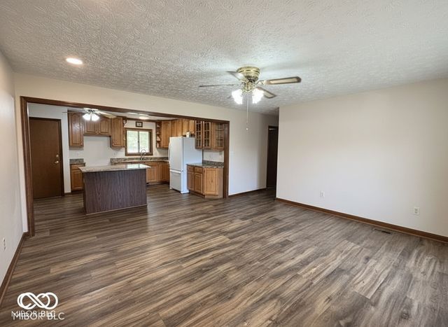 1210 Apple Valley Road, Greenwood, IN 46142