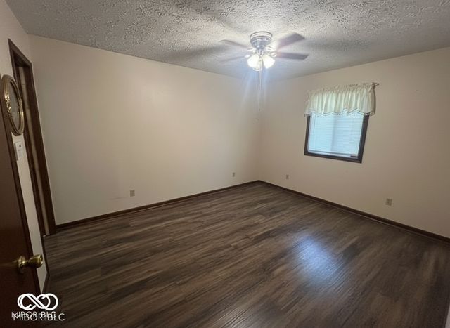 1210 Apple Valley Road, Greenwood, IN 46142