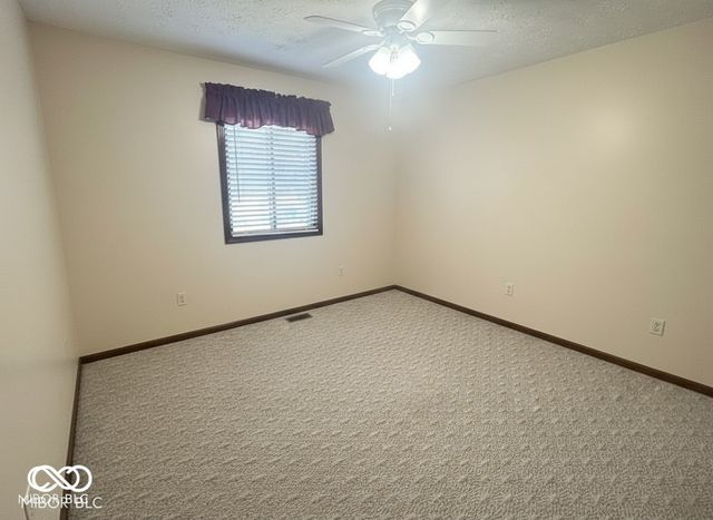 1210 Apple Valley Road, Greenwood, IN 46142