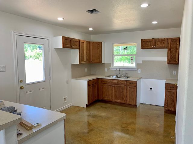 750 County Road 2269, Cleveland, TX 77327