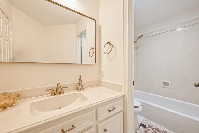 13719 Ashley Run, Houston, TX 77077