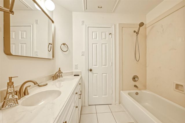 13719 Ashley Run, Houston, TX 77077
