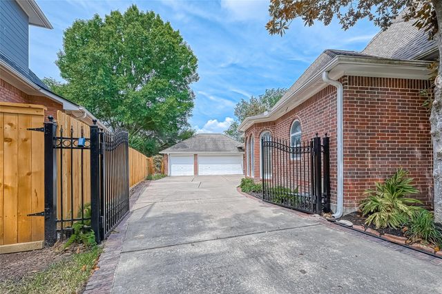 13719 Ashley Run, Houston, TX 77077