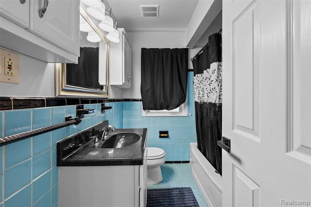 8478 Hazelton Street, Dearborn Heights, MI 48127