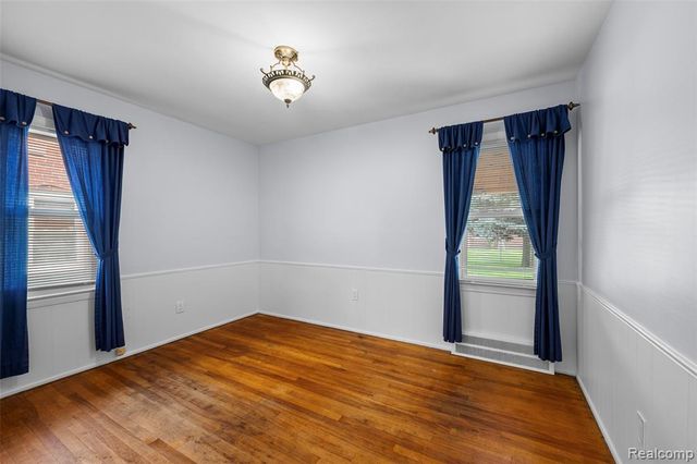 8478 Hazelton Street, Dearborn Heights, MI 48127
