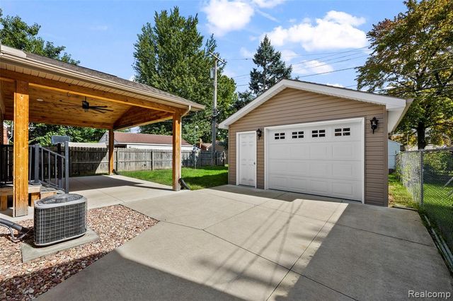 8478 Hazelton Street, Dearborn Heights, MI 48127