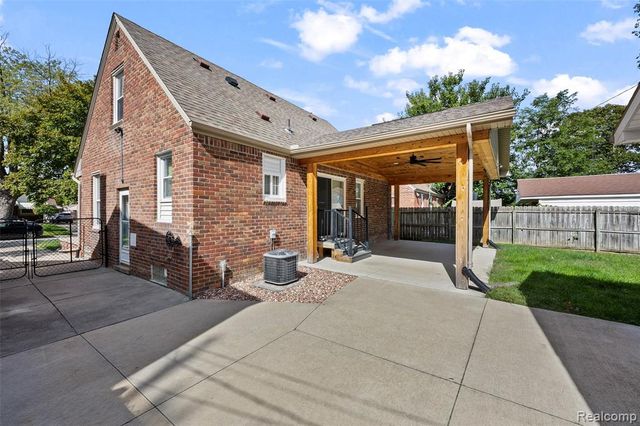 8478 Hazelton Street, Dearborn Heights, MI 48127