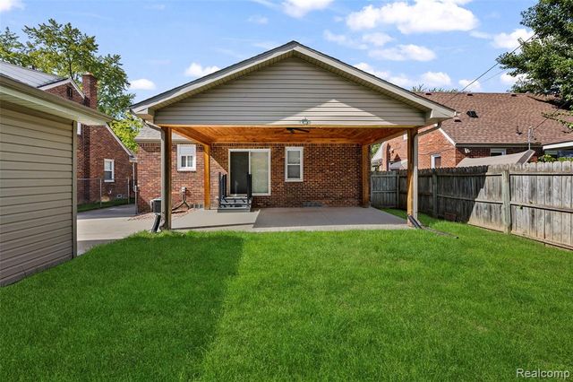 8478 Hazelton Street, Dearborn Heights, MI 48127