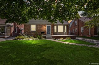 8478 Hazelton Street, Dearborn Heights, MI 48127