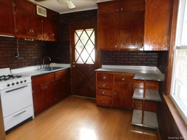20 Farm Lane, Hyde Park, NY 12538