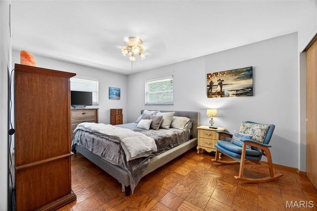 2404 Sunnybrook Drive, St Louis, MO 63114