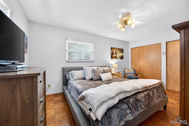 2404 Sunnybrook Drive, St Louis, MO 63114