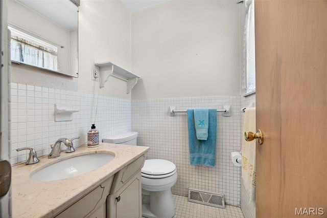 2404 Sunnybrook Drive, St Louis, MO 63114