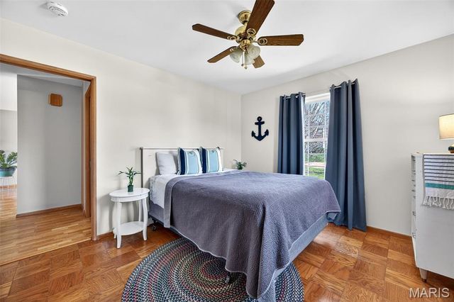 2404 Sunnybrook Drive, St Louis, MO 63114