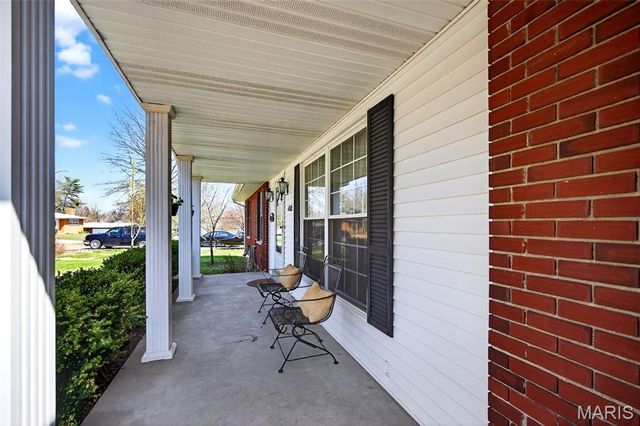 2404 Sunnybrook Drive, St Louis, MO 63114