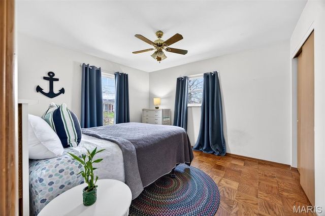 2404 Sunnybrook Drive, St Louis, MO 63114