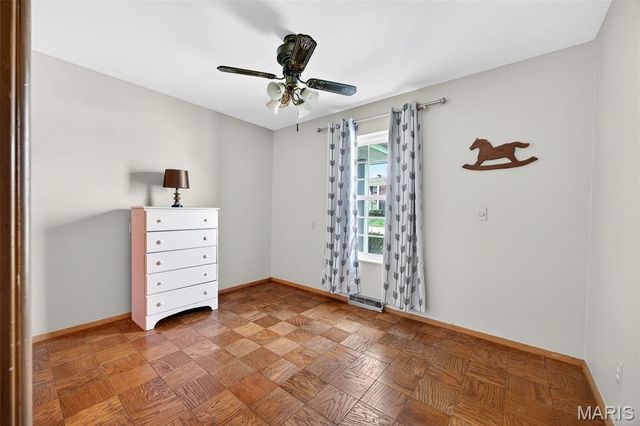 2404 Sunnybrook Drive, St Louis, MO 63114