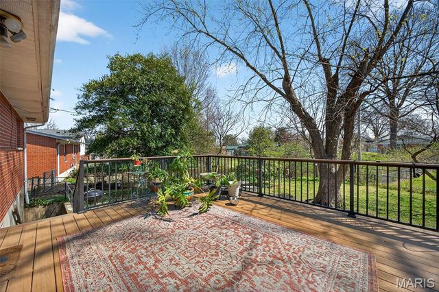 2404 Sunnybrook Drive, St Louis, MO 63114