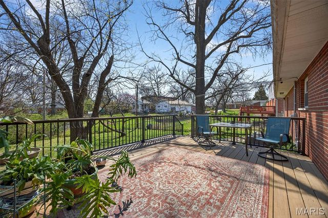 2404 Sunnybrook Drive, St Louis, MO 63114