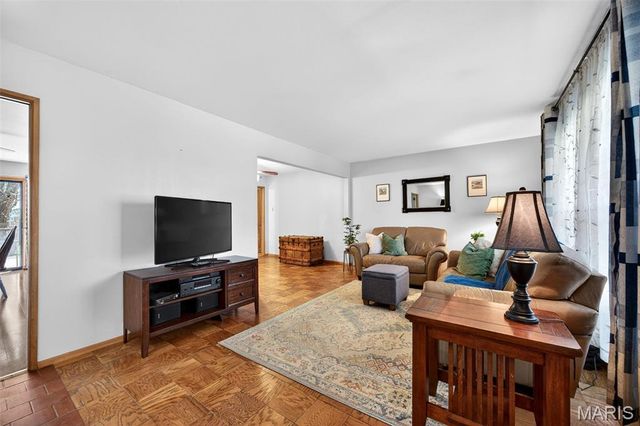 2404 Sunnybrook Drive, St Louis, MO 63114