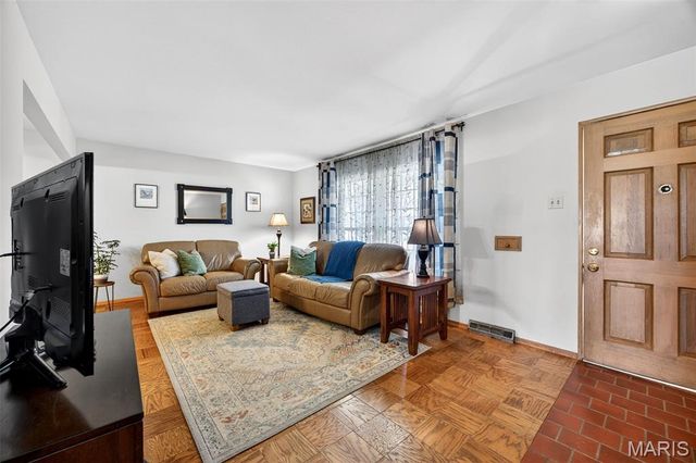 2404 Sunnybrook Drive, St Louis, MO 63114