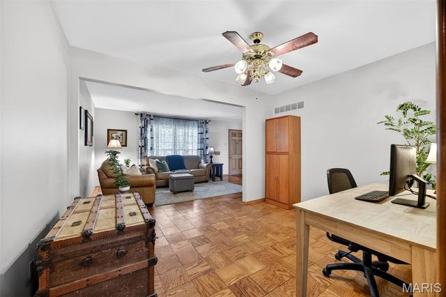 2404 Sunnybrook Drive, St Louis, MO 63114