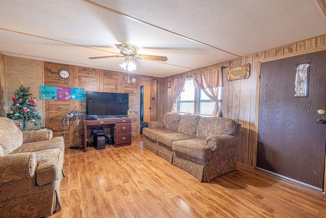1313 Greenbriar Road, Madisonville, TX 77864