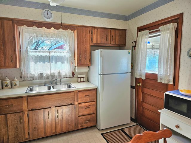 2109 S MANOR Drive, Erie, PA 16505