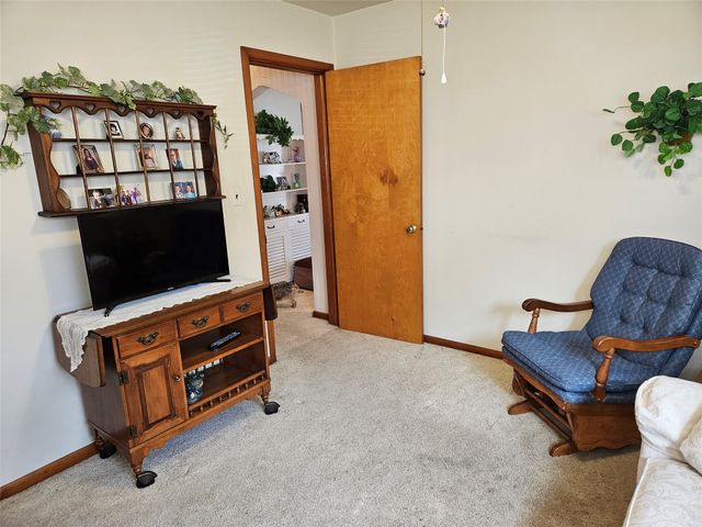 2109 S MANOR Drive, Erie, PA 16505