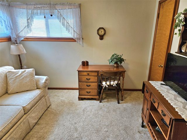 2109 S MANOR Drive, Erie, PA 16505