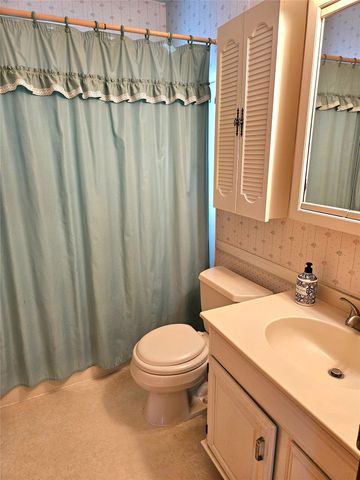 2109 S MANOR Drive, Erie, PA 16505