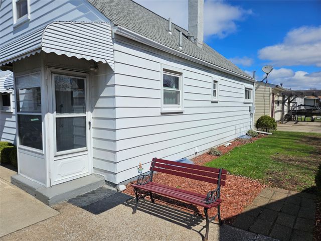 2109 S MANOR Drive, Erie, PA 16505