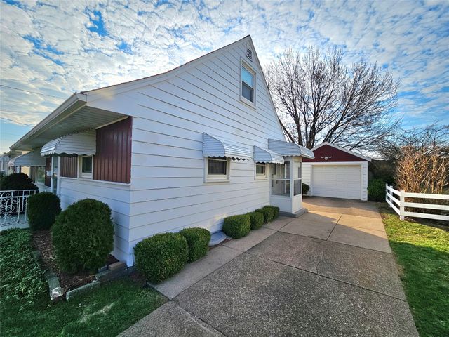 2109 S MANOR Drive, Erie, PA 16505