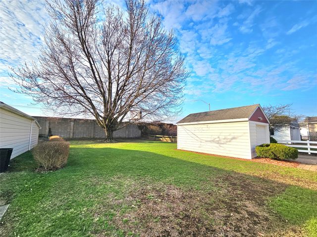 2109 S MANOR Drive, Erie, PA 16505