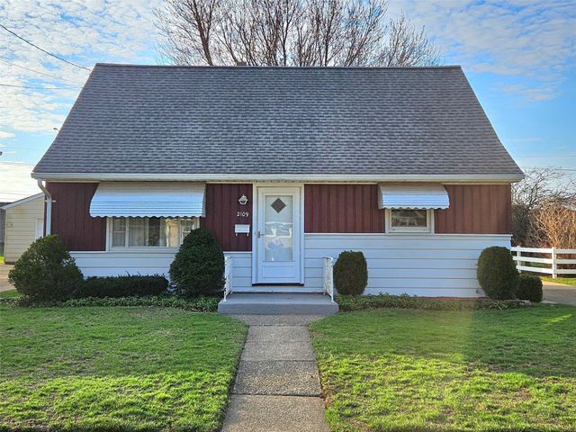 2109 S MANOR Drive, Erie, PA 16505