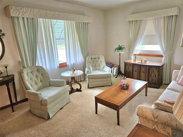 2109 S MANOR Drive, Erie, PA 16505