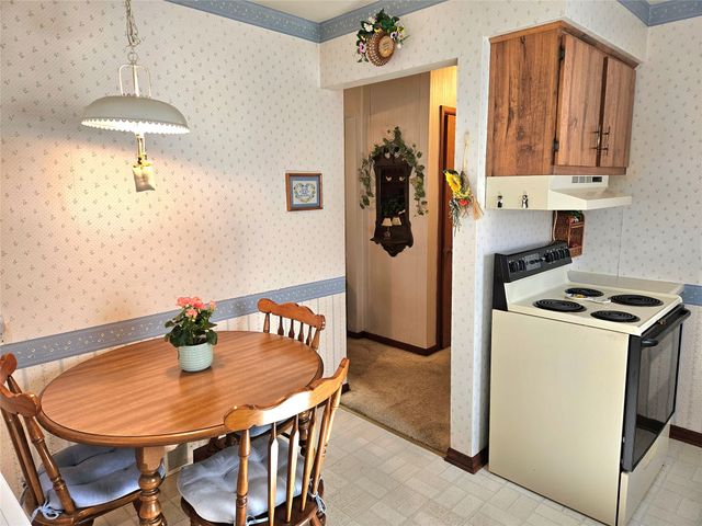 2109 S MANOR Drive, Erie, PA 16505