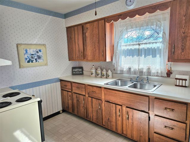 2109 S MANOR Drive, Erie, PA 16505