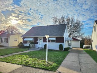 2109 S MANOR Drive, Erie, PA 16505