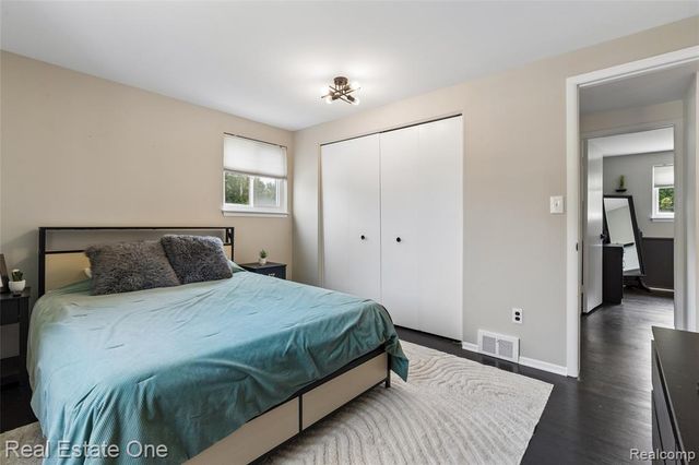 23678 King Drive, Clinton Township, MI 48035