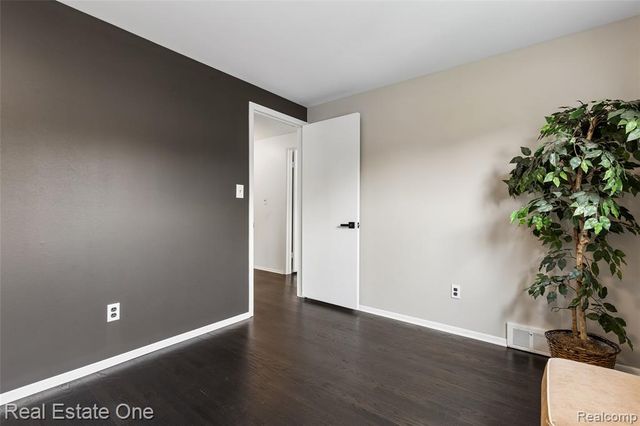 23678 King Drive, Clinton Township, MI 48035