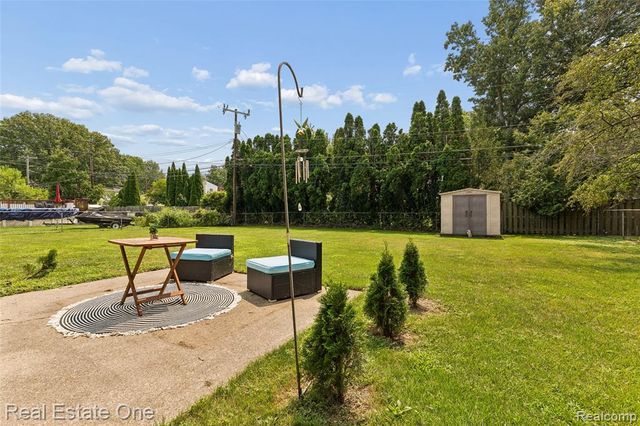 23678 King Drive, Clinton Township, MI 48035